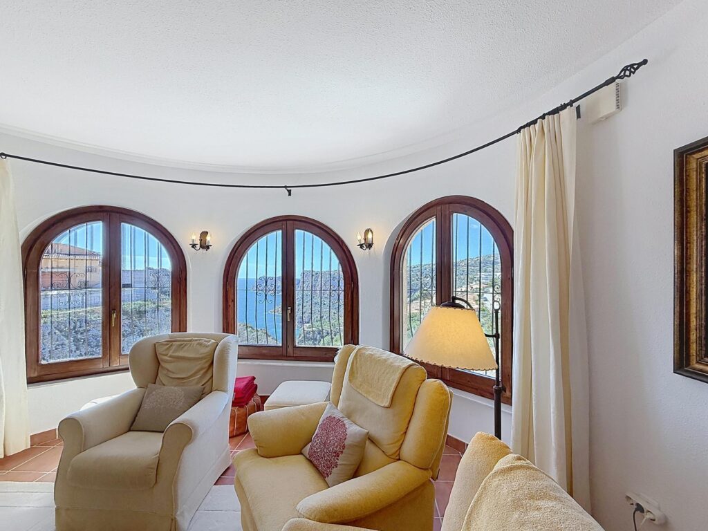 Cumbre del Sol villa with spectacular views of the sea and cliffs. 10