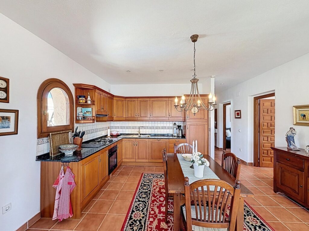 Cumbre del Sol villa with spectacular views of the sea and cliffs. 13