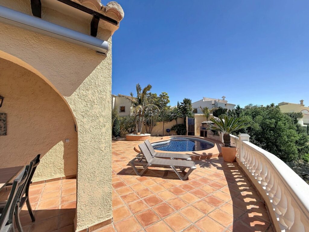 Cumbre del Sol villa with spectacular views of the sea and cliffs. 16