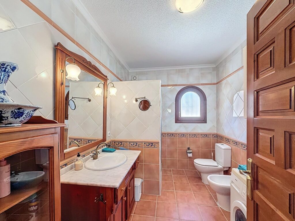 Cumbre del Sol villa with spectacular views of the sea and cliffs. 18