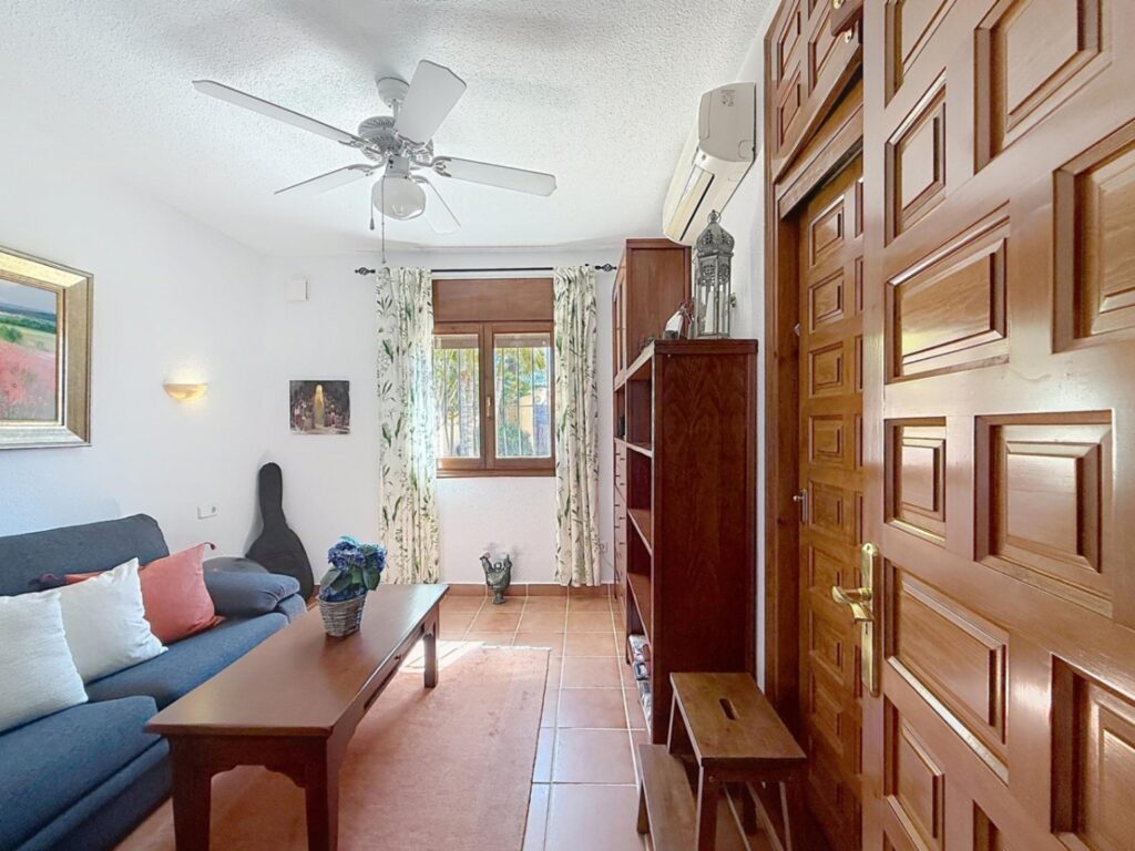 Cumbre del Sol villa with spectacular views of the sea and cliffs. 20