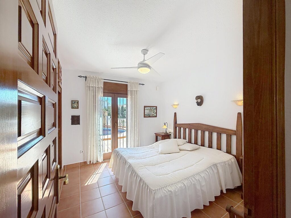 Cumbre del Sol villa with spectacular views of the sea and cliffs. 23