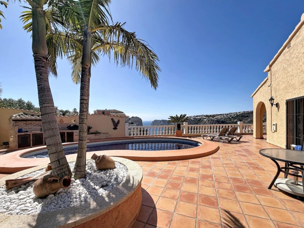 Cumbre del Sol villa with spectacular views of the sea and cliffs. 29