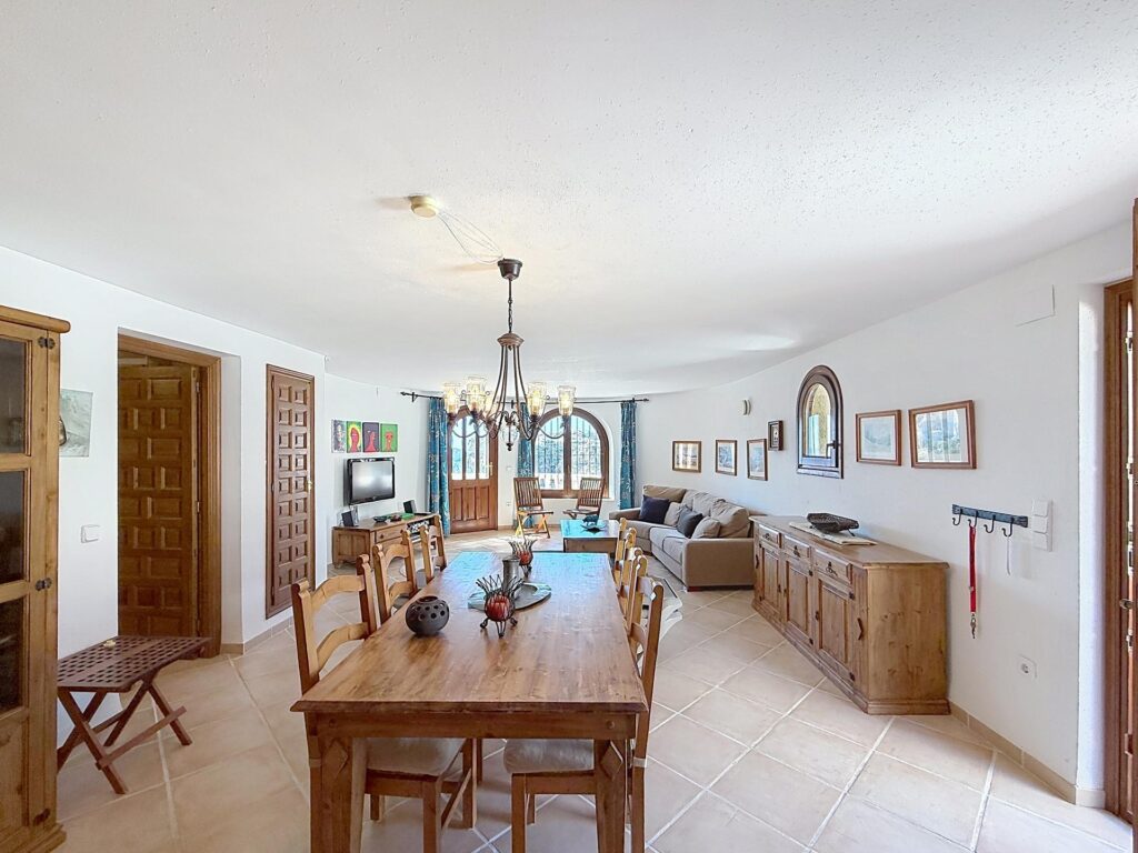 Cumbre del Sol villa with spectacular views of the sea and cliffs. 33