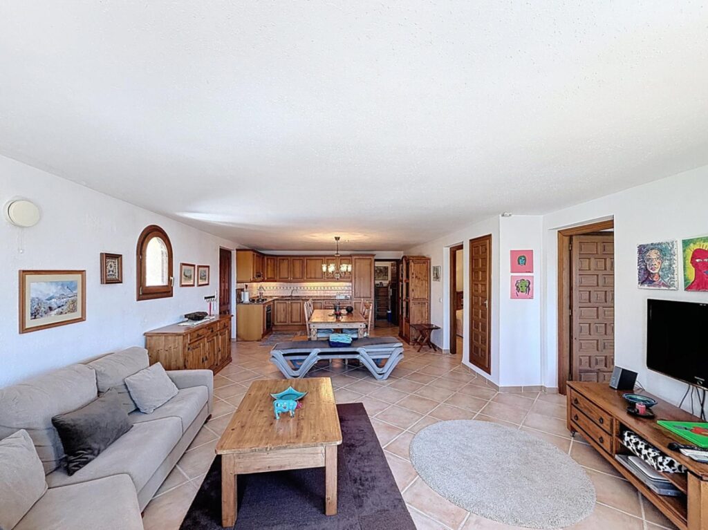 Cumbre del Sol villa with spectacular views of the sea and cliffs. 35