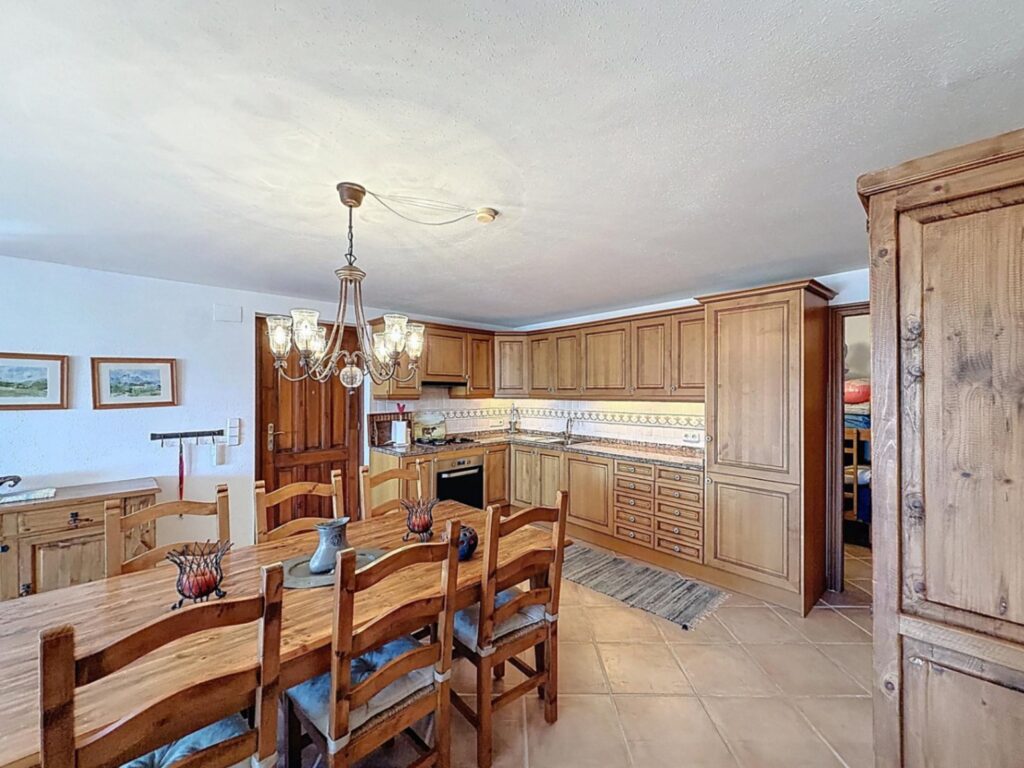 Cumbre del Sol villa with spectacular views of the sea and cliffs. 37