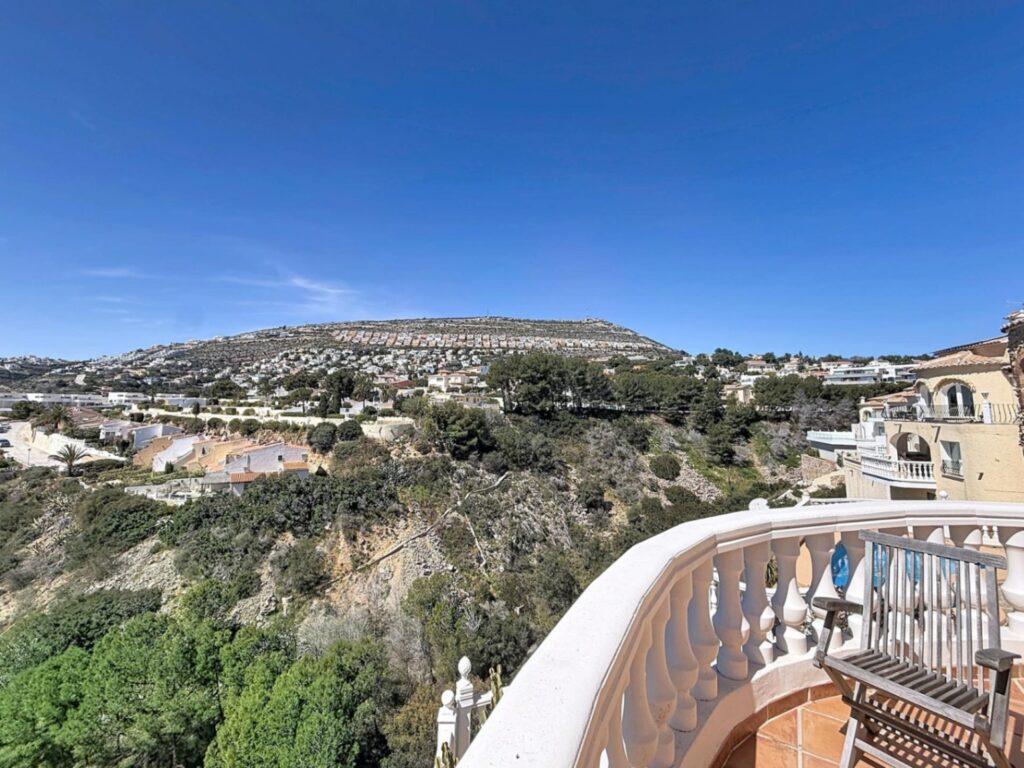 Cumbre del Sol villa with spectacular views of the sea and cliffs. 39
