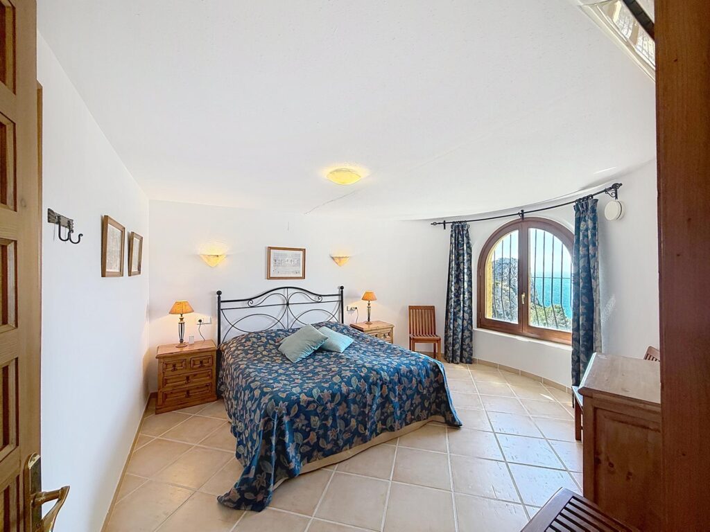 Cumbre del Sol villa with spectacular views of the sea and cliffs. 41