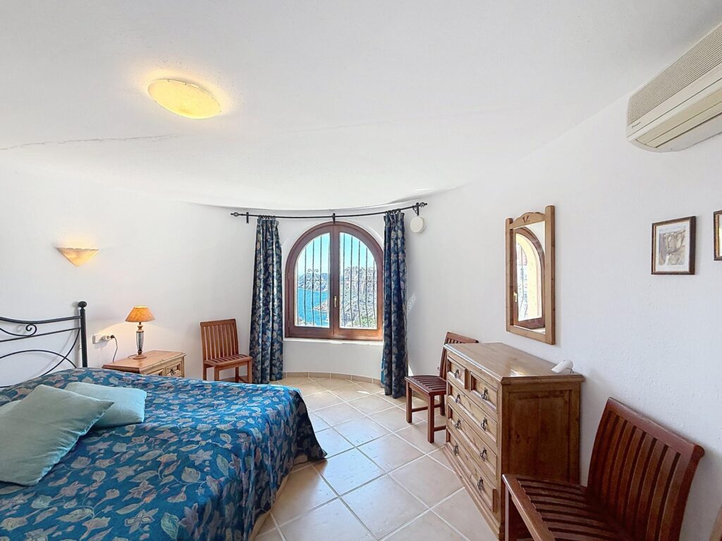 Cumbre del Sol villa with spectacular views of the sea and cliffs. 42