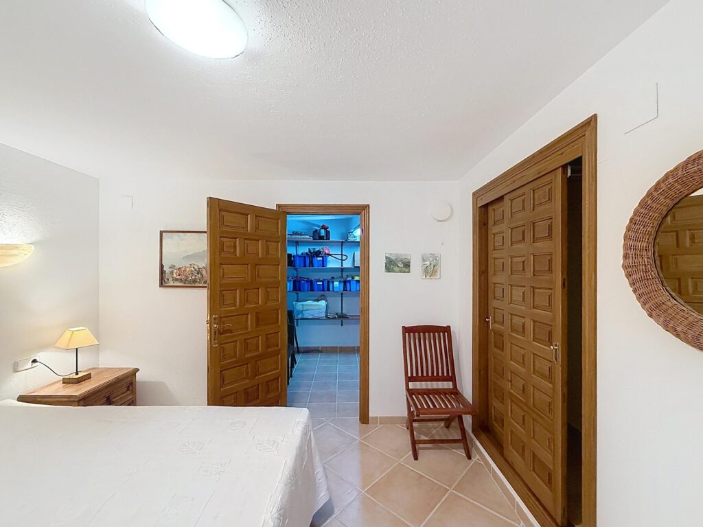 Cumbre del Sol villa with spectacular views of the sea and cliffs. 44