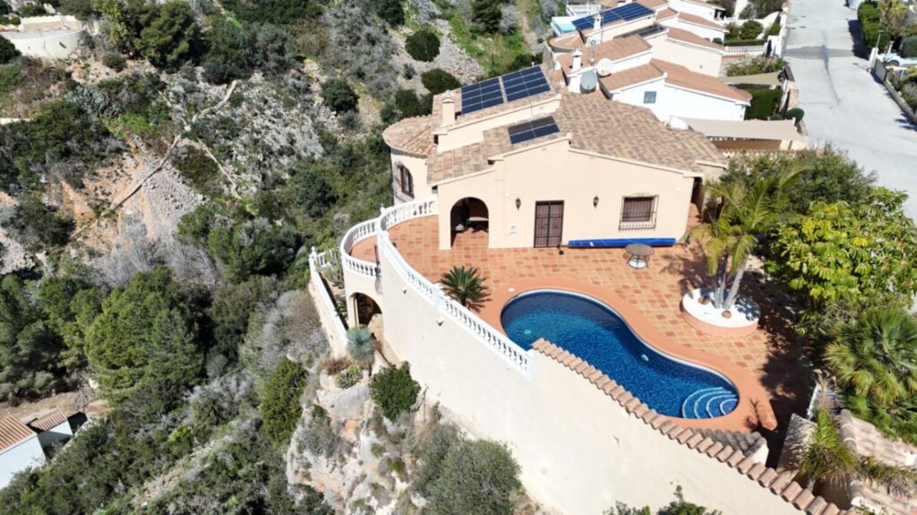 Cumbre del Sol villa with spectacular views of the sea and cliffs. 48