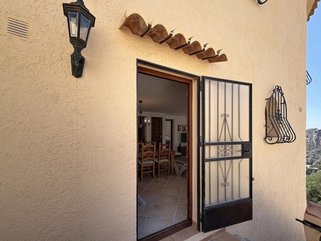 Cumbre del Sol villa with spectacular views of the sea and cliffs. 53