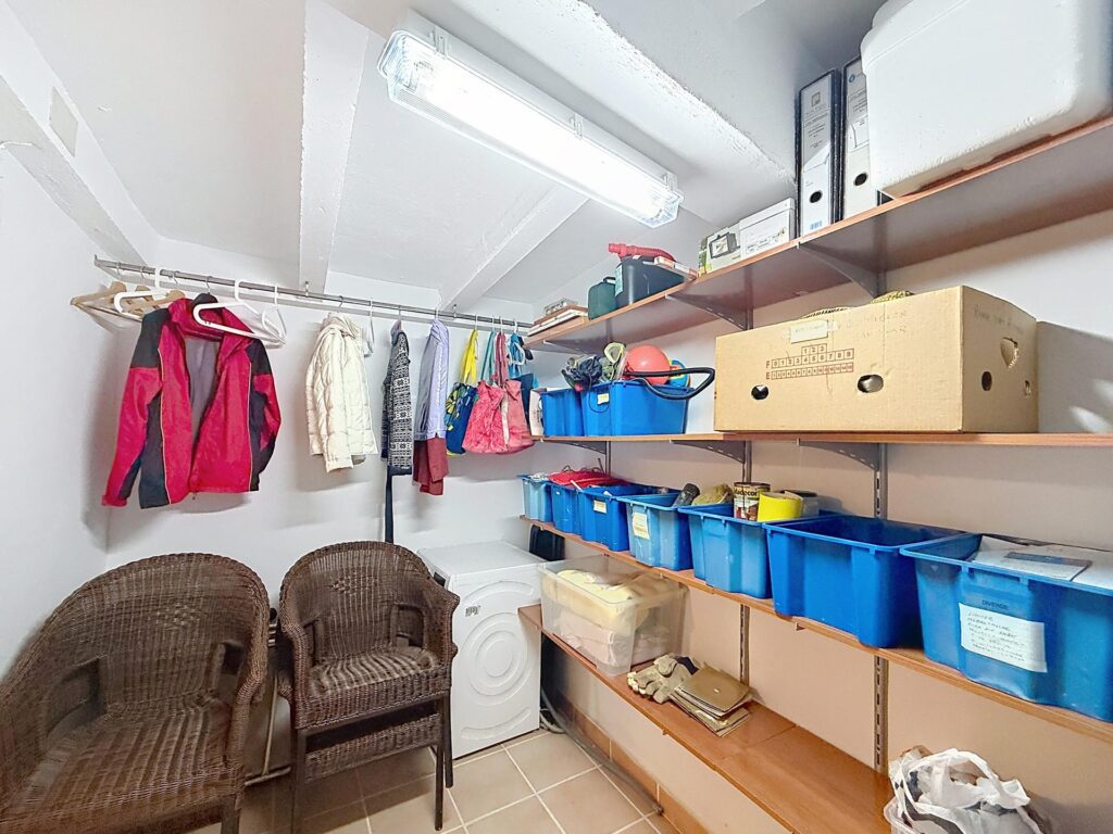 Cumbre del Sol villa with spectacular views of the sea and cliffs. 54