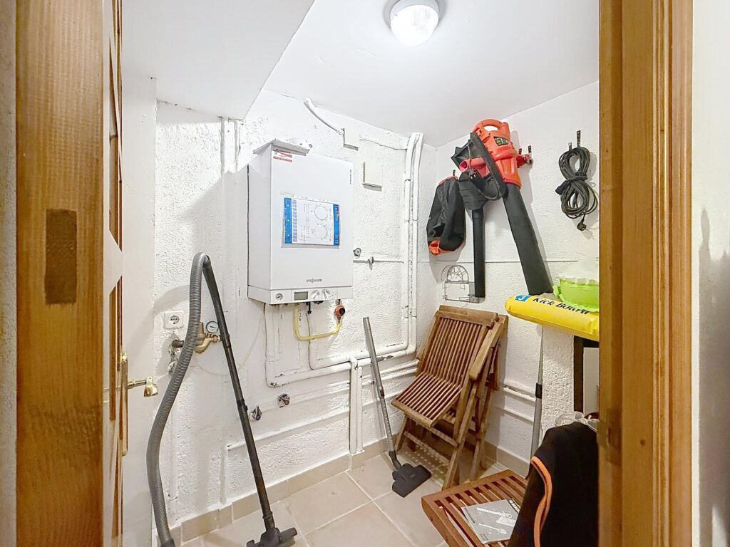 Cumbre del Sol villa with spectacular views of the sea and cliffs. 56