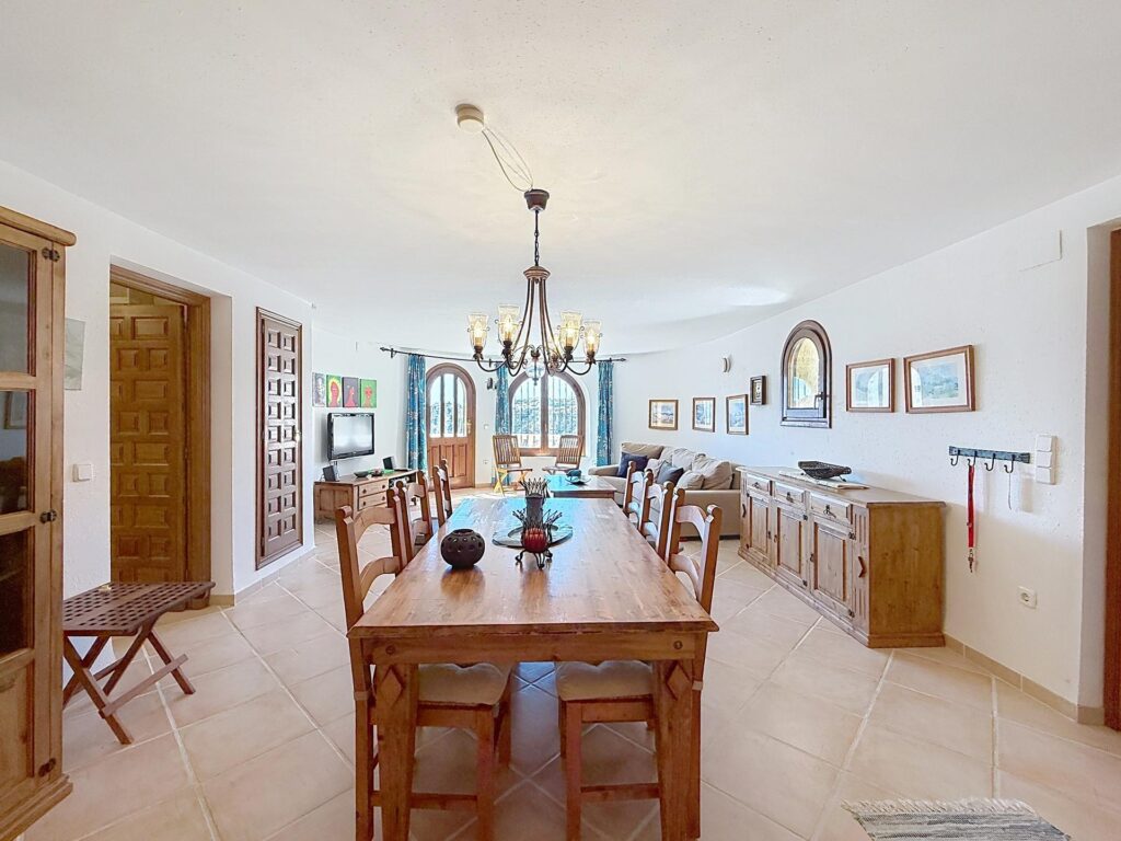 Cumbre del Sol villa with spectacular views of the sea and cliffs. 58