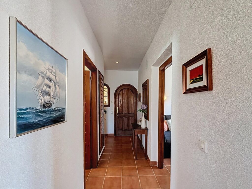 Cumbre del Sol villa with spectacular views of the sea and cliffs. 60