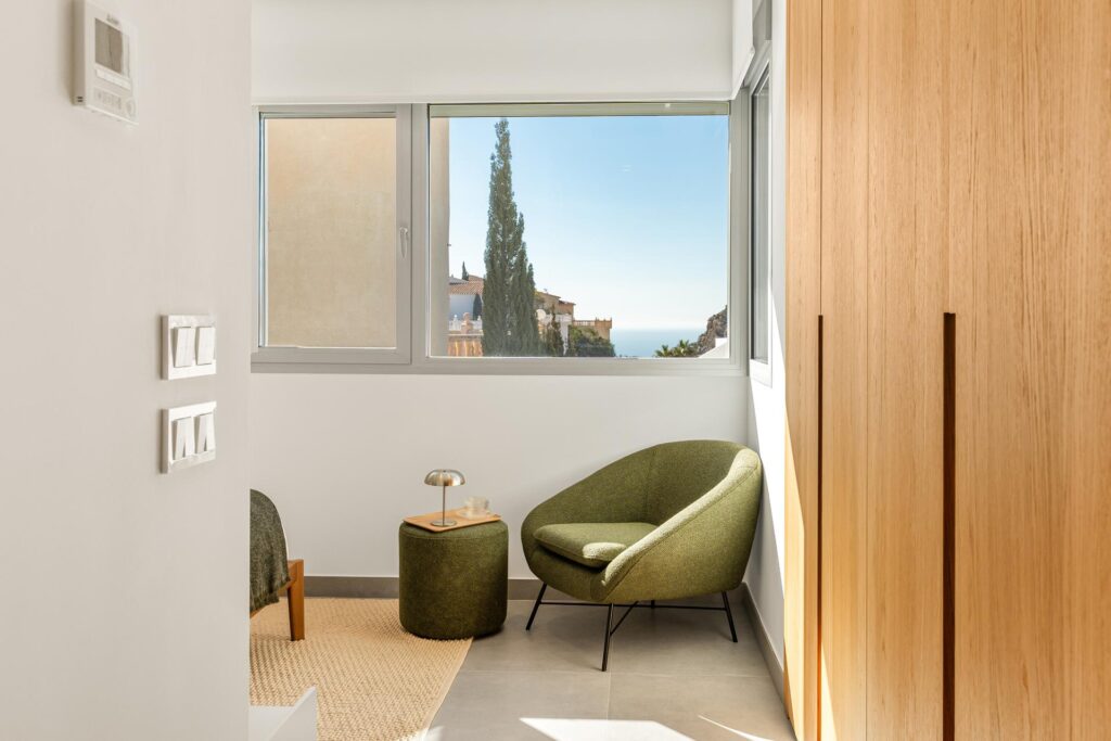 Cumbre del Sol: a new-build villa with sea views 13