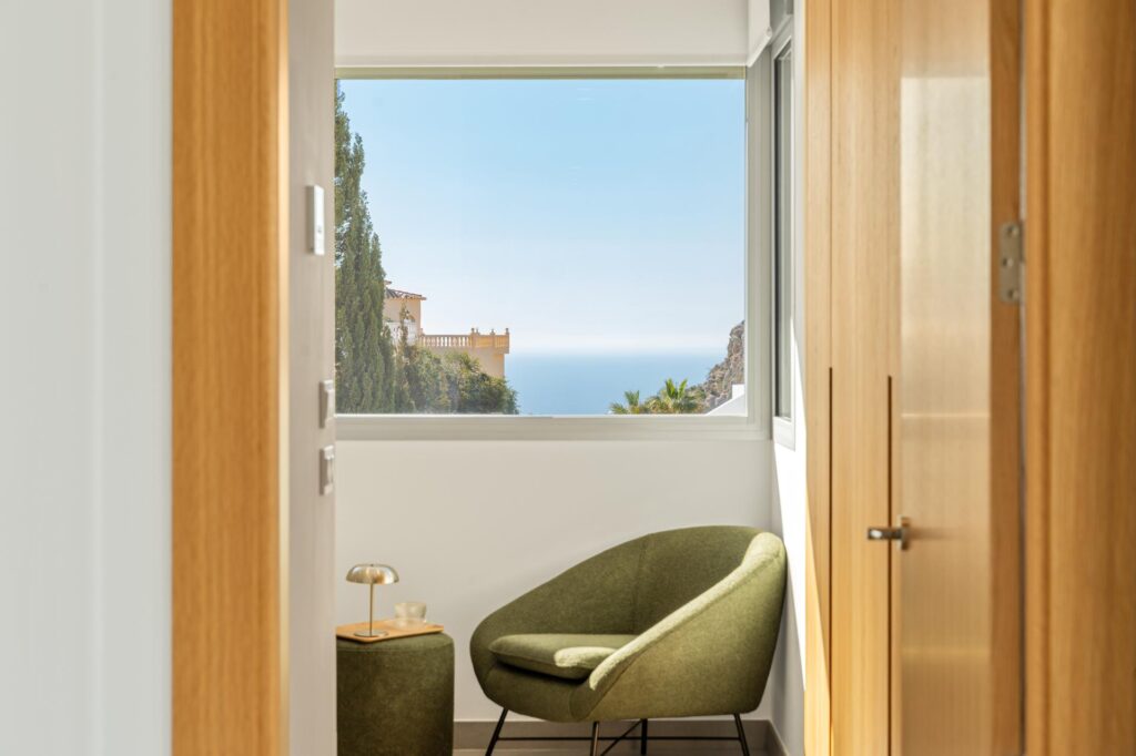 Cumbre del Sol: a new-build villa with sea views 14