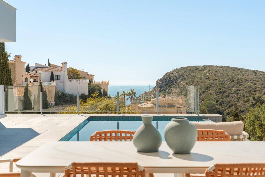 Cumbre del Sol: a new-build villa with sea views 30