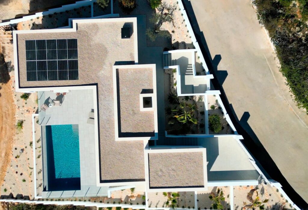 Cumbre del Sol: a new-build villa with sea views 38