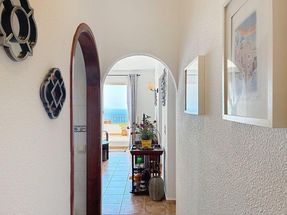 Cumbre del Sol apartment with spectacular panoramic sea views 12