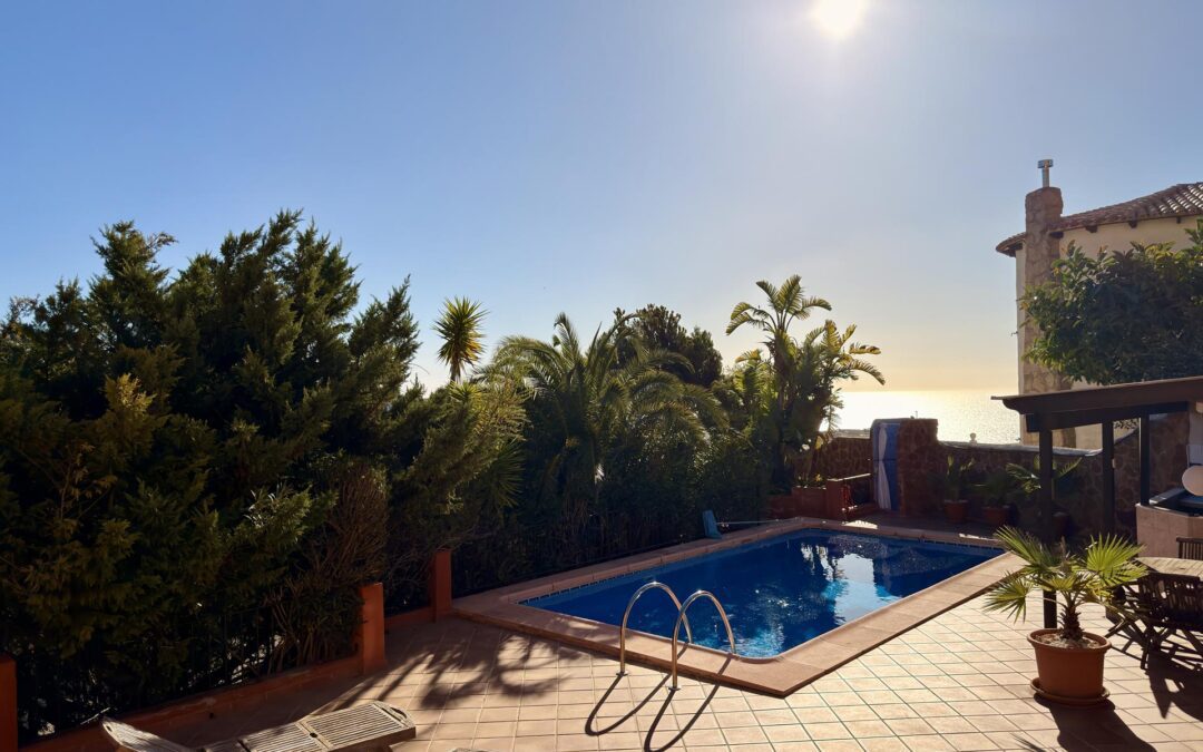 Cumbre del Sol villa mediterránea con piscina y vistas al mar