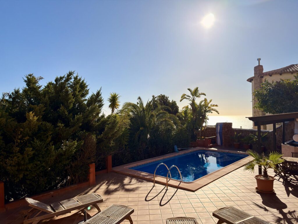 Cumbre del Sol: a Mediterranean-style villa with a swimming pool and sea views 1