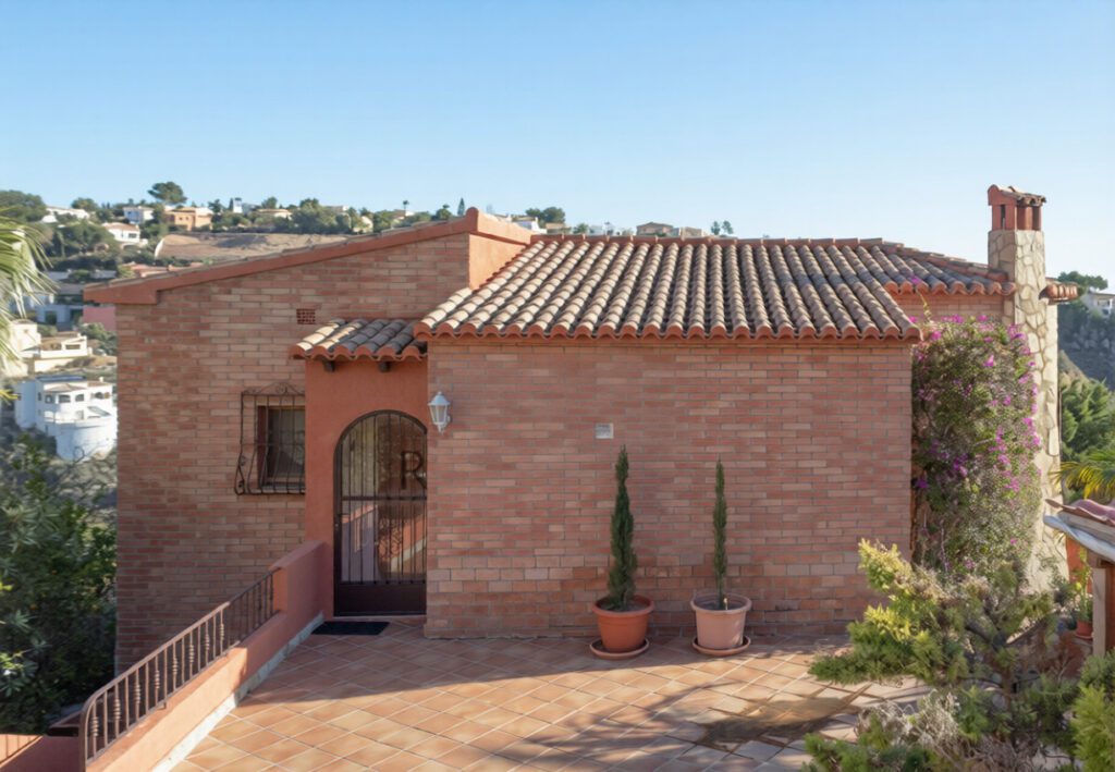 Cumbre del Sol: a Mediterranean-style villa with a swimming pool and sea views 7