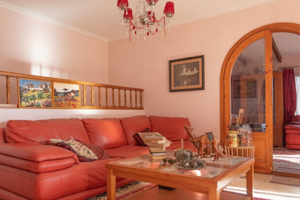 Cumbre del Sol: a Mediterranean-style villa with a swimming pool and sea views 15