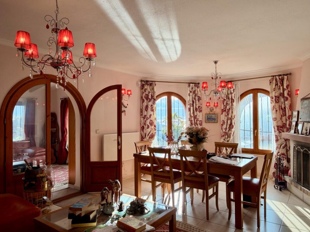 Cumbre del Sol: a Mediterranean-style villa with a swimming pool and sea views 17