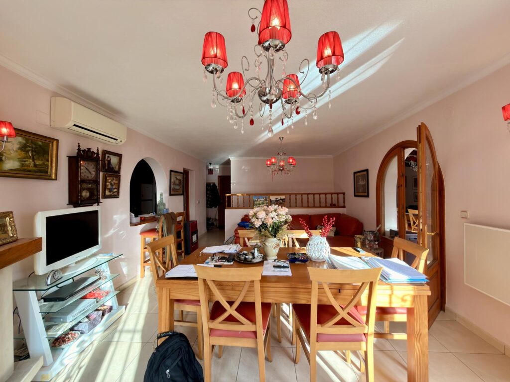 Cumbre del Sol: a Mediterranean-style villa with a swimming pool and sea views 26