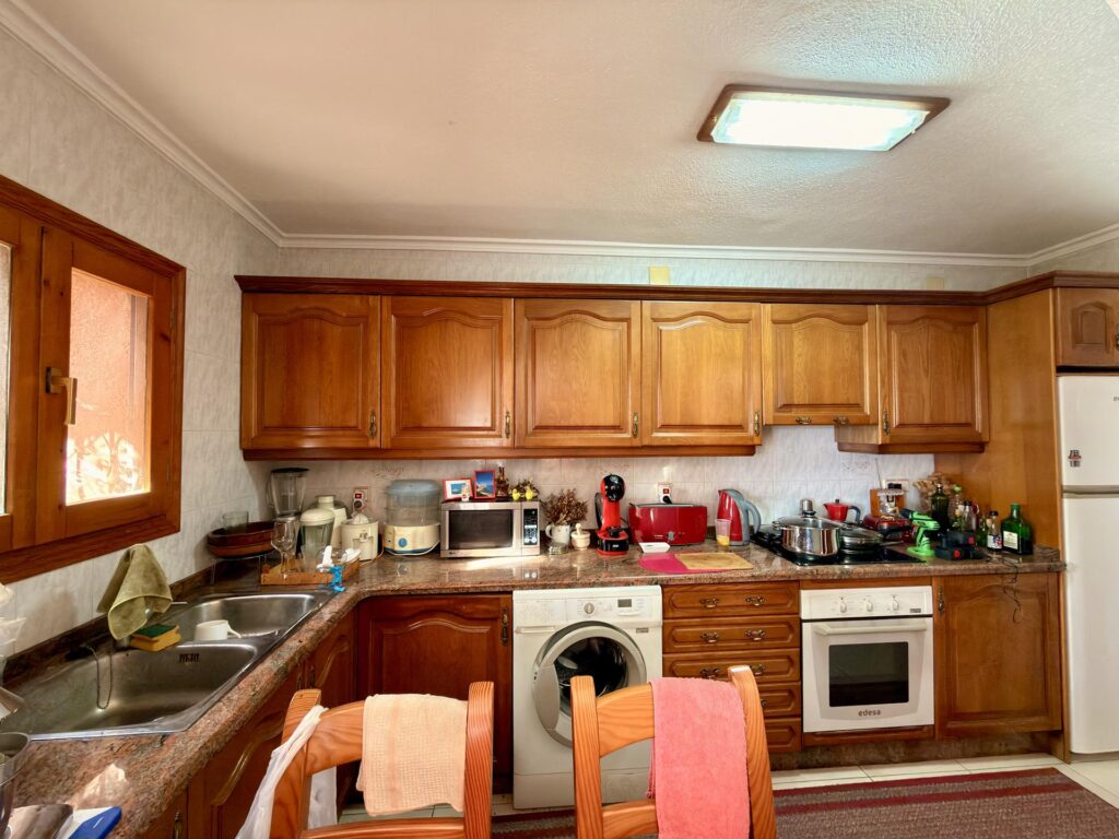 Cumbre del Sol: a Mediterranean-style villa with a swimming pool and sea views 31