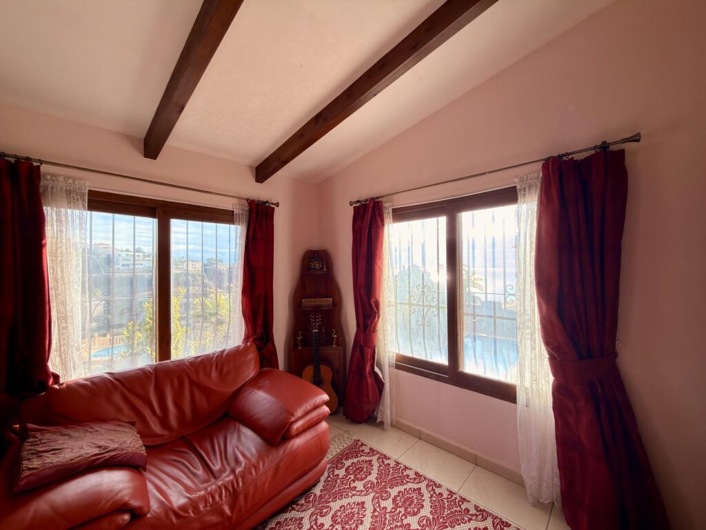 Cumbre del Sol: a Mediterranean-style villa with a swimming pool and sea views 42