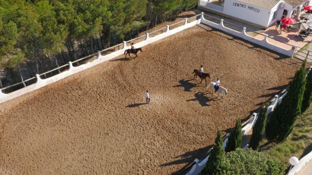 Cumbre del Sol: a modern luxury villa with stunning sea views 34