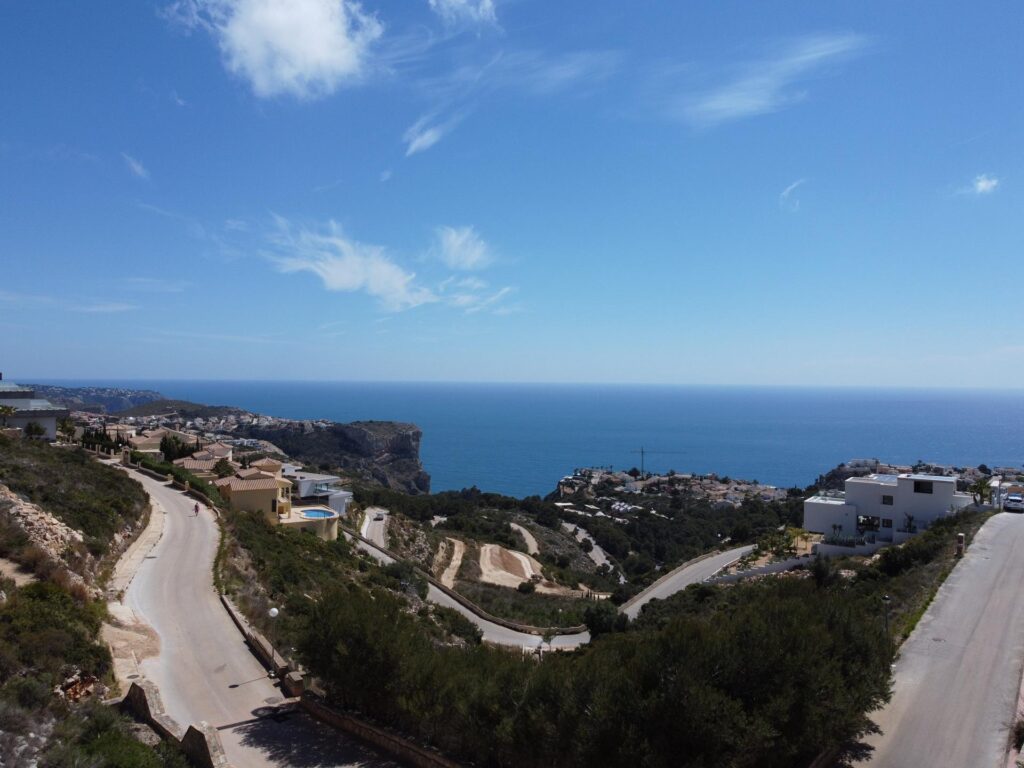 Cumbre del Sol: a new-build villa with panoramic sea views 9