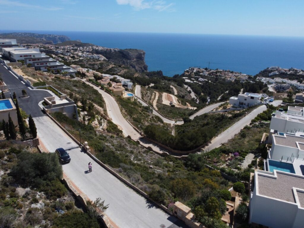 Cumbre del Sol: a new-build villa with panoramic sea views 10