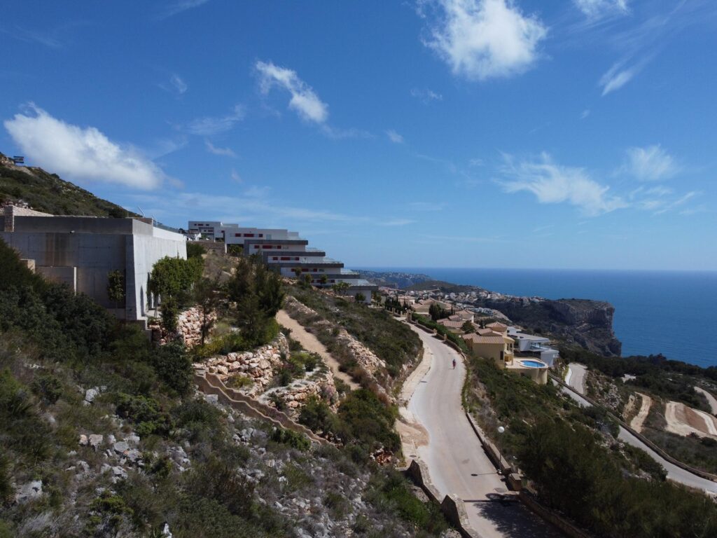 Cumbre del Sol: a new-build villa with panoramic sea views 12