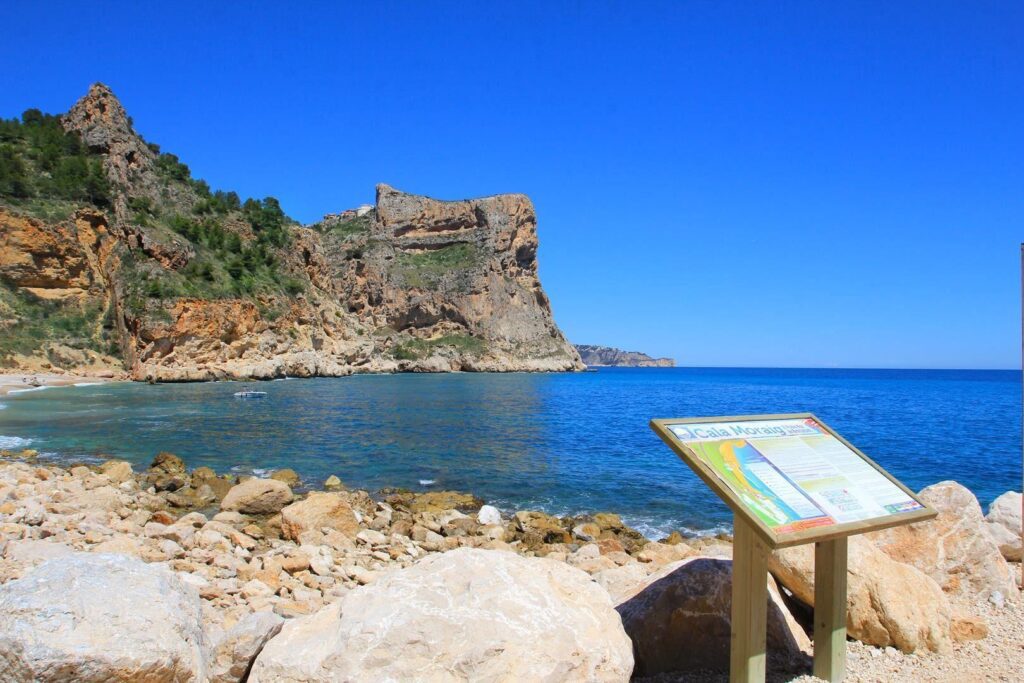 Cumbre del Sol: a new-build villa with panoramic sea views 21