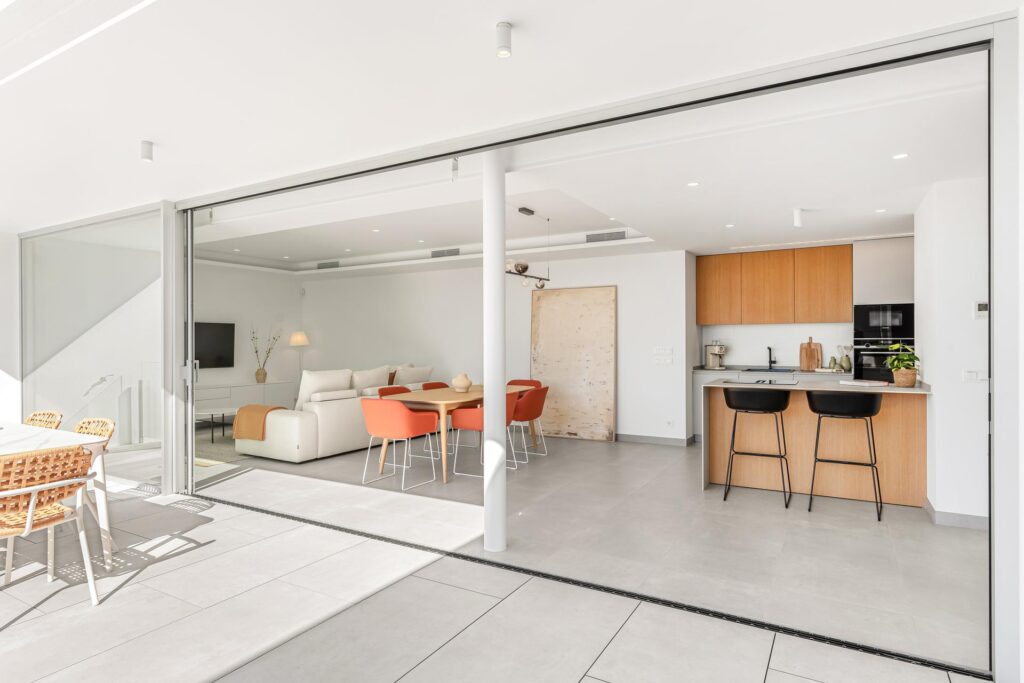 Cumbre del Sol: a spectacular villa offering modern luxury and sea views 11