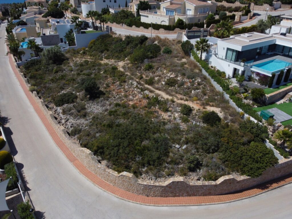 Cumbre del Sol: a modern luxury villa with stunning sea views 9