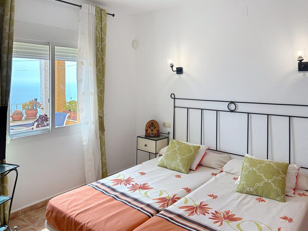Cumbre del Sol apartment with spectacular panoramic sea views 18
