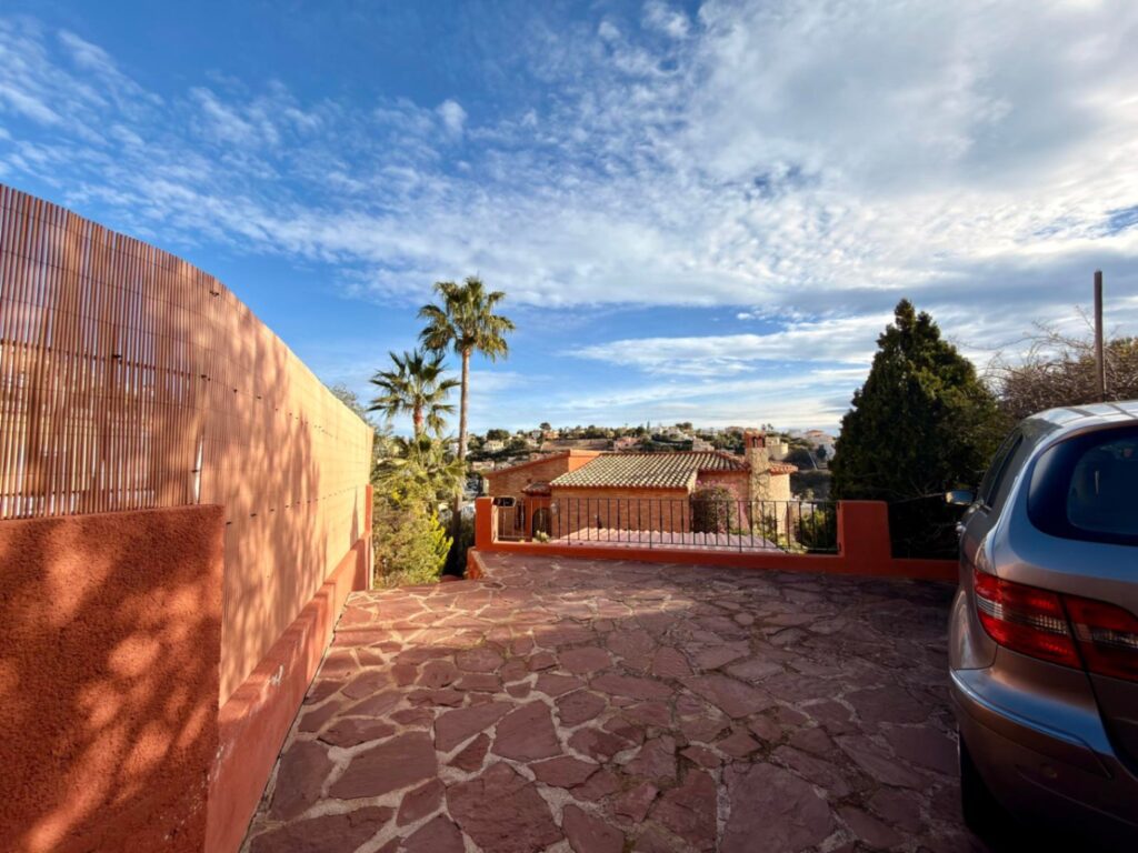 Cumbre del Sol: a Mediterranean-style villa with a swimming pool and sea views 5