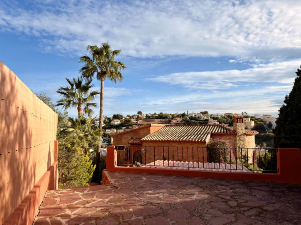 Cumbre del Sol: a Mediterranean-style villa with a swimming pool and sea views 6