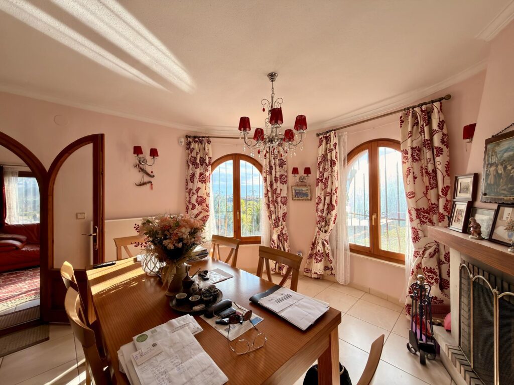 Cumbre del Sol: a Mediterranean-style villa with a swimming pool and sea views 20