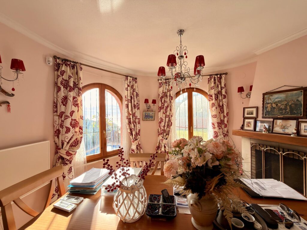 Cumbre del Sol: a Mediterranean-style villa with a swimming pool and sea views 22