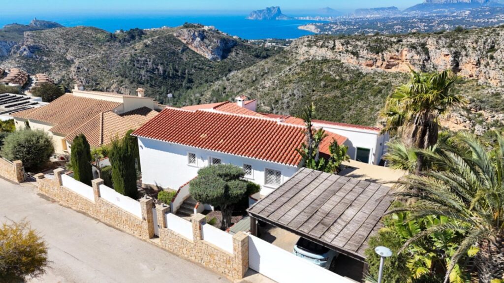 Cumbre del Sol, Luxury villa with panoramic sea views in Magnolias 2