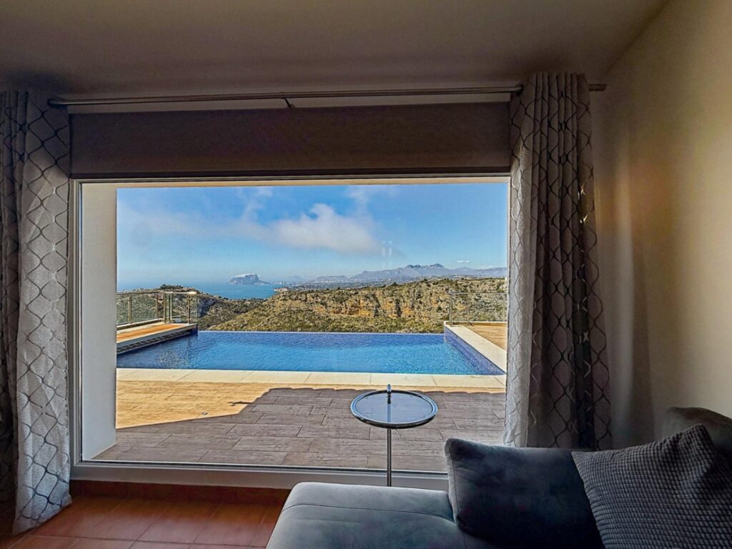Cumbre del Sol, Luxury villa with panoramic sea views in Magnolias 5