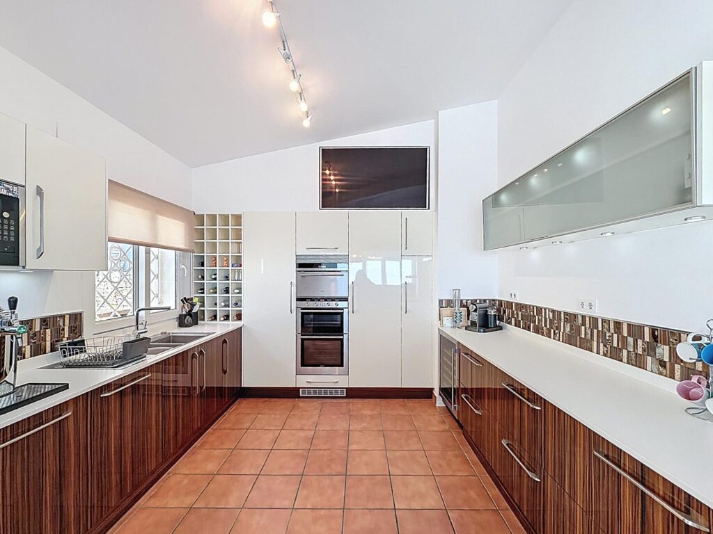 Cumbre del Sol, Luxury villa with panoramic sea views in Magnolias 10