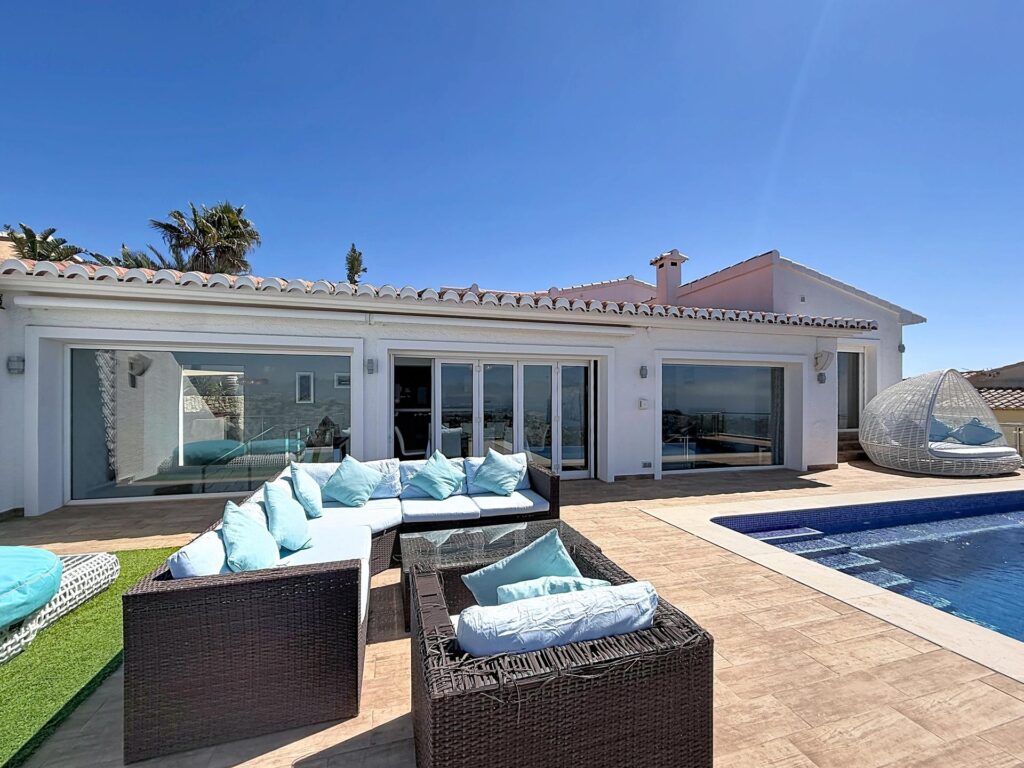Cumbre del Sol, Luxury villa with panoramic sea views in Magnolias 15