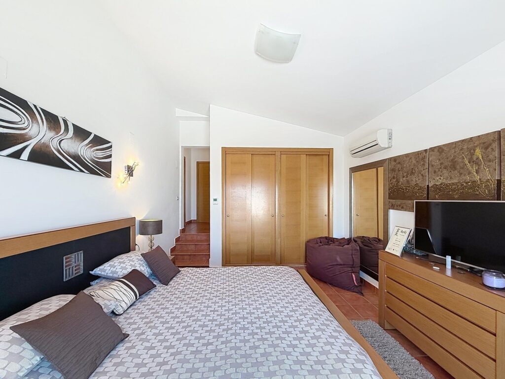 Cumbre del Sol, Luxury villa with panoramic sea views in Magnolias 33